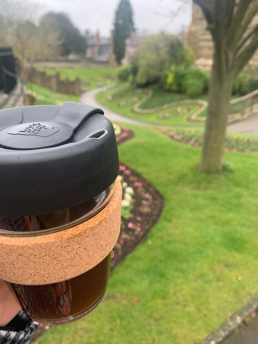 GuildfordBC's tweet photo. Are you meeting a friend for a coffee today – or do you need water to keep you hydrated on your walk? 

Please help us #KeepGuildfordClean: 
👉 Use our litter bins or take your litter home 
👉 Don’t toss your litter
👉 Re-use your cups and bottles

#ISupportGuildford https://t.co/4zbRuE8yi8
