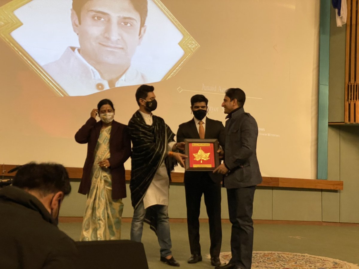 princerajpaswan's tweet image. श्रीनगर के SKICC में साउथ एशिया पीस मूवमेंट द्वारा आयोजित रियल हीरो अवार्ड कार्यक्रम में अतिथि के रूप में सम्मिलित हुआ और अपने-अपने क्षेत्रों में विशेष योगदान देने वाले अधिकारियों और लोगों को सम्मानित किया।