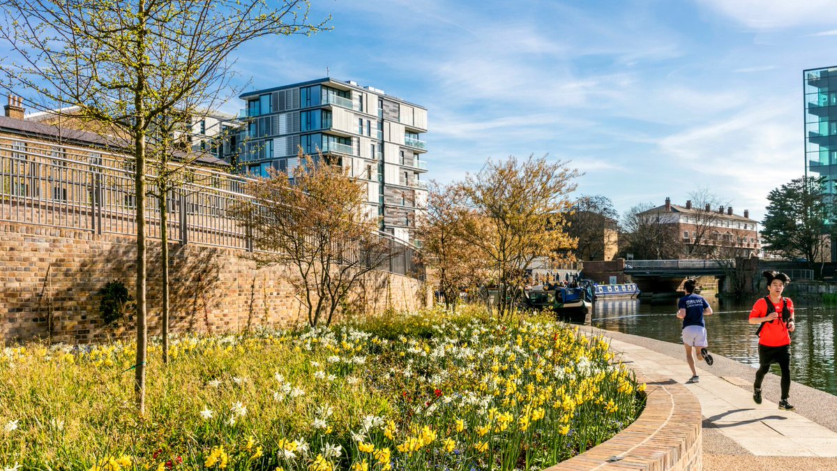 Here's a fun #SustainabilitySunday fact for you, did you know that a whopping 40% of the 67 acre neighbourhood is given over to wide open spaces from Granary Square to Gasholder Park!🌳 

What's your favourite space at King's Cross?