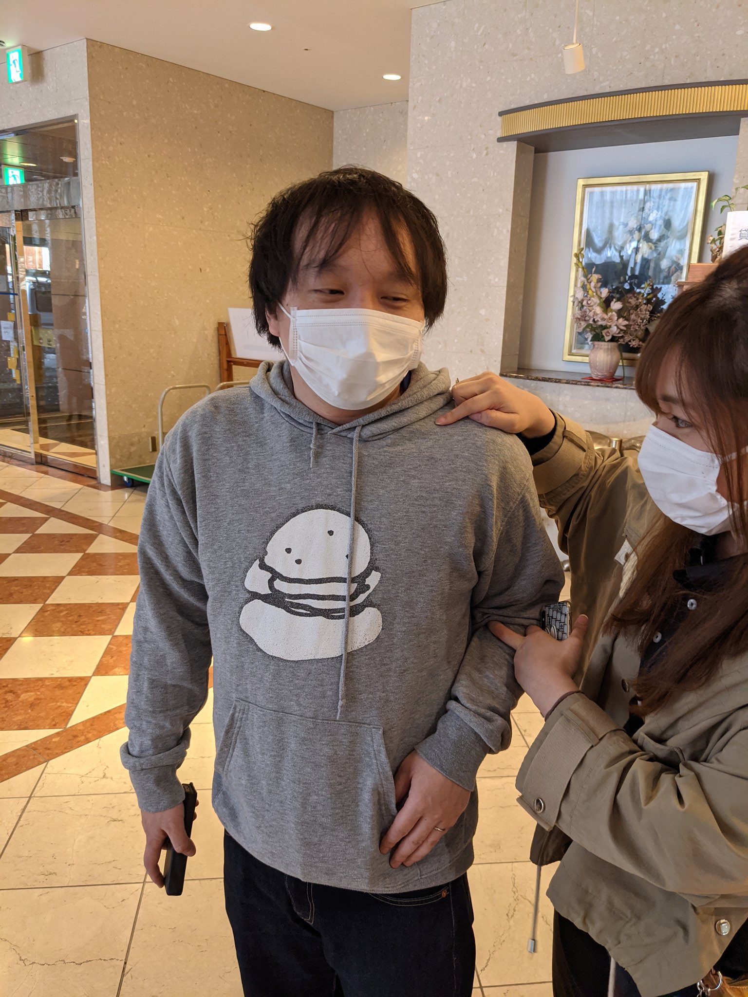 滝沢 和典 松山最終日 競輪ではなく 麻雀の旅も今日で終わり 良いトレーニングになりました 皆さまありがとうございました パーカーの紐は取る派 結ぶ派等ありますが 堀選手は片方を極端に長くするパターンを選択 魅力的な人ですね この日の昼飯は