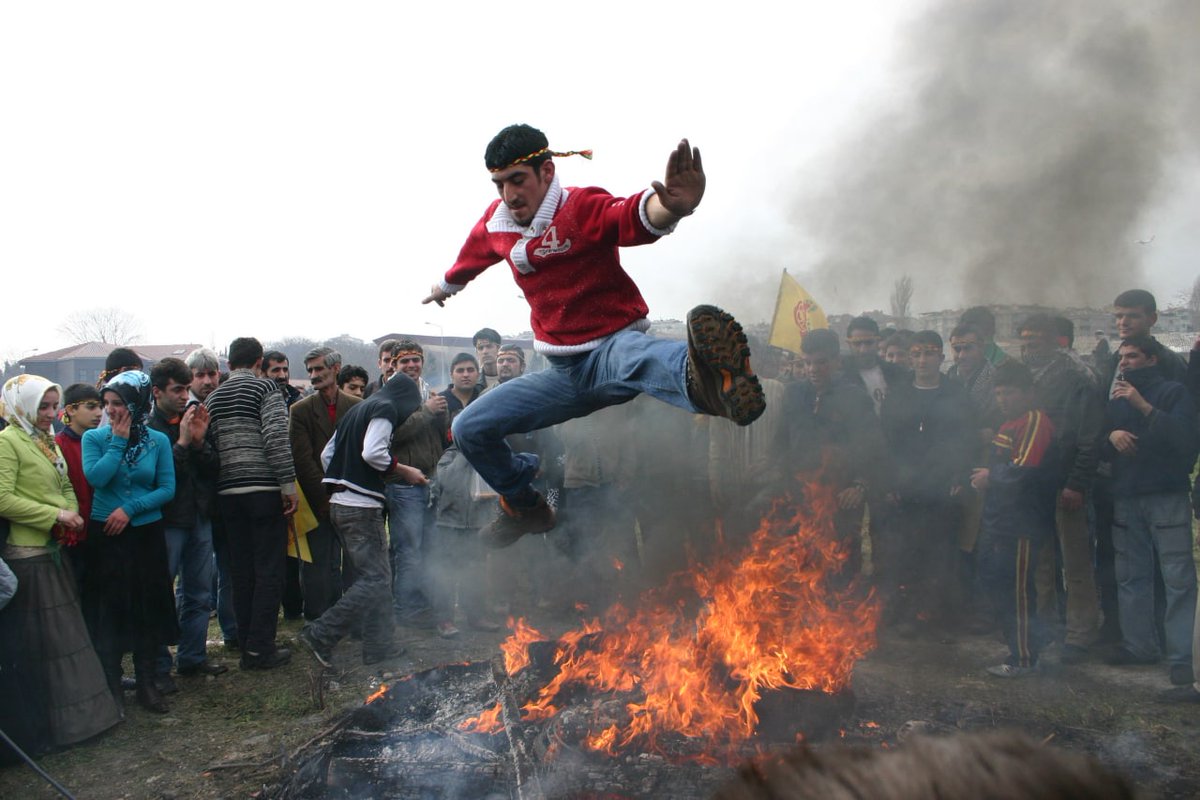 assemblea_int's tweet photo. ⬛️⬜️ #Onthisday, #Newroz, we congratulate our #Kurdish and #Assyrian friends and colleagues all over the world.

Solidarity is the tenderness of the peoples.

Newroz Pîroz Be!
مبروك عيد النوروز
Newroz kutlu olsun!
#NewrozTê https://t.co/sQpaZhKeSg