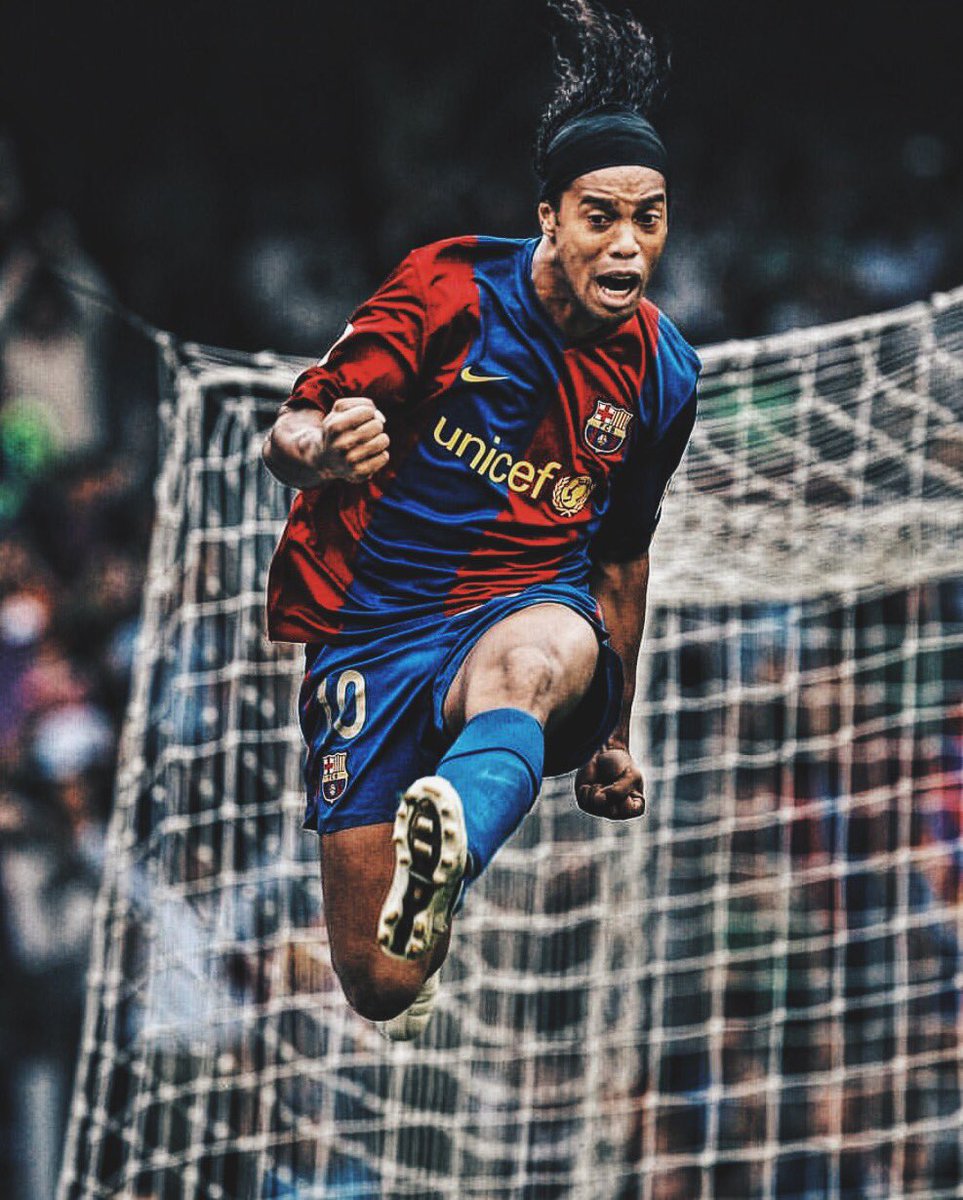 Happy birthday, Ronaldinho Gaucho.
Made thousands fall in love with the game. The GOAT of the streets. 