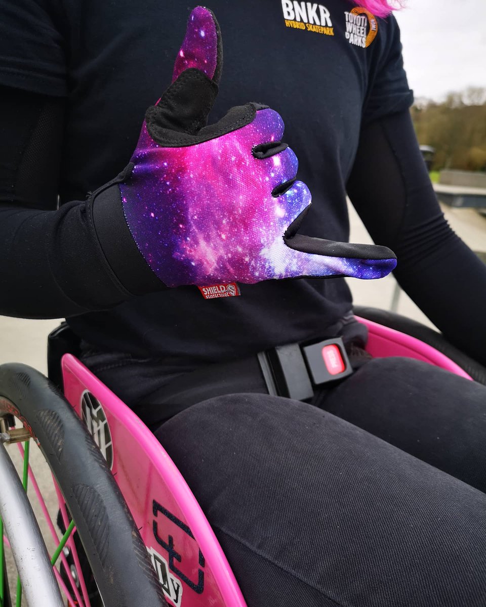 LilyRice_WCMX's tweet photo. In love with the new #ShieldProtectives gloves 😍 which are your favourite?? 

#WCMX #girlskater #girlskateuk #PuttingTheAbilityIntoDisability #ad #Sponsored https://t.co/2WXWOUB7LF