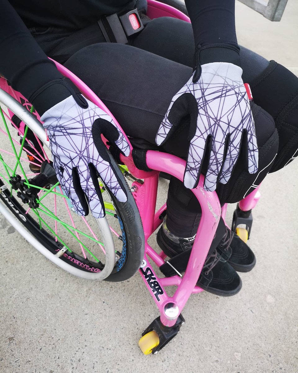 LilyRice_WCMX's tweet photo. In love with the new #ShieldProtectives gloves 😍 which are your favourite?? 

#WCMX #girlskater #girlskateuk #PuttingTheAbilityIntoDisability #ad #Sponsored https://t.co/2WXWOUB7LF
