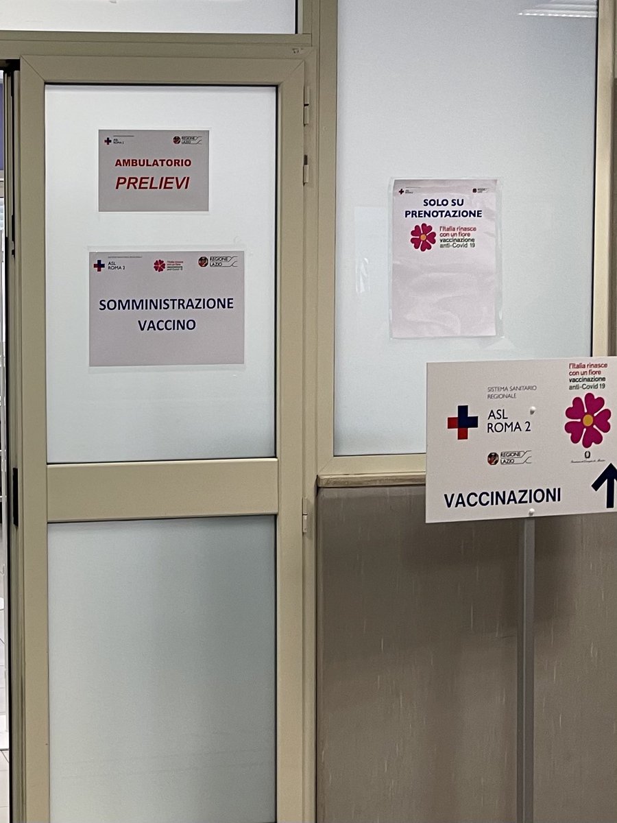 GuidoCrosetto's tweet photo. Questa mattino vaccino (come “fragile”) al CTO della Garbatella. 
Organizzazione perfetta e, non guasta mai, grande cortesia.
Mi sembra giusto dirlo. https://t.co/T8M9zJYFtj