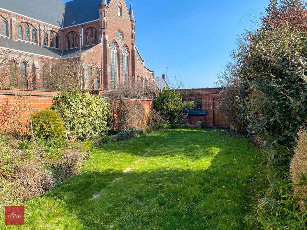 ImmoDochy's tweet photo. Charmante #burgerwoning met zongerichte tuin en ruime garage #TeKoop in het centrum van #Avelgem. Inkomhal, living, keuken, kelder, wasplaats, 3 slaapkamers, badkamer, zolder, private tuin en grote garage met kelder. https://t.co/gewmDIC01Q https://t.co/G8wKJNBoWB