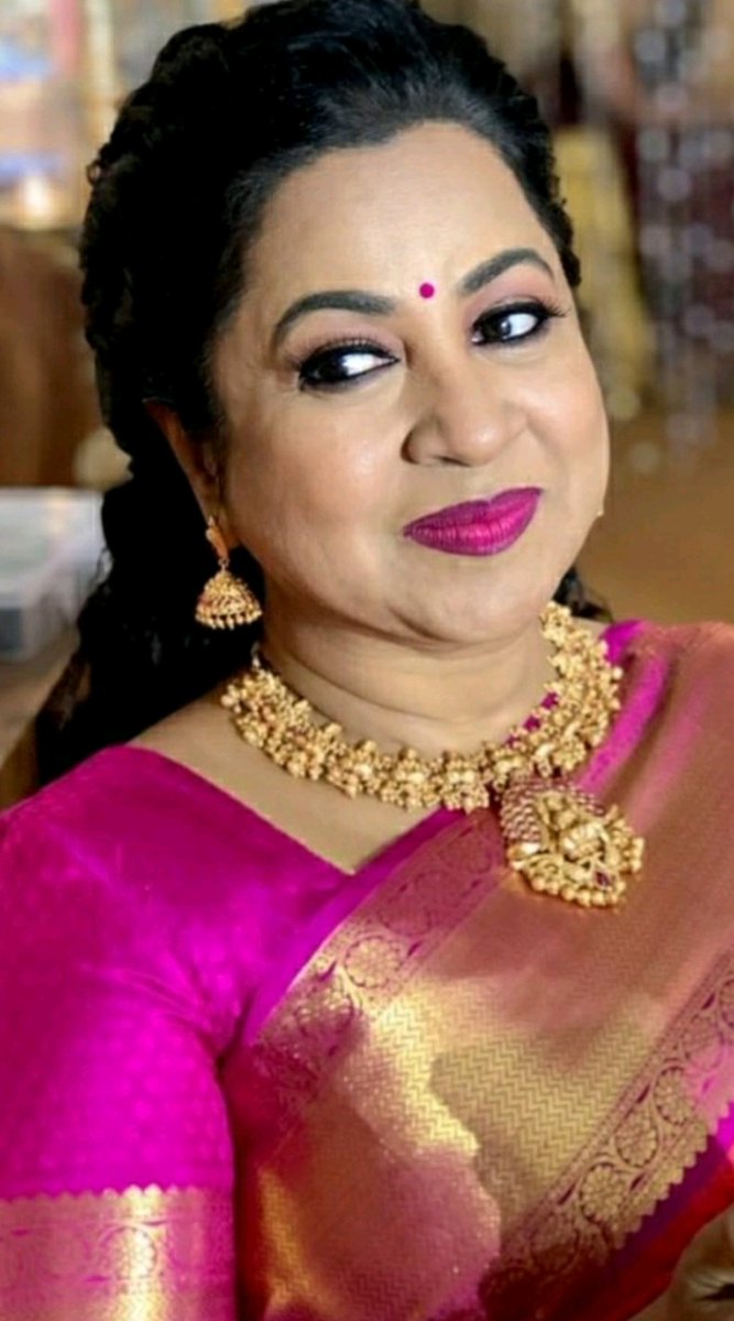 UkNagaraju's tweet photo. @RadikaaFansClub @realradikaa Yes confident and strong eye's in my radhikka mam https://t.co/E7gkODLedK