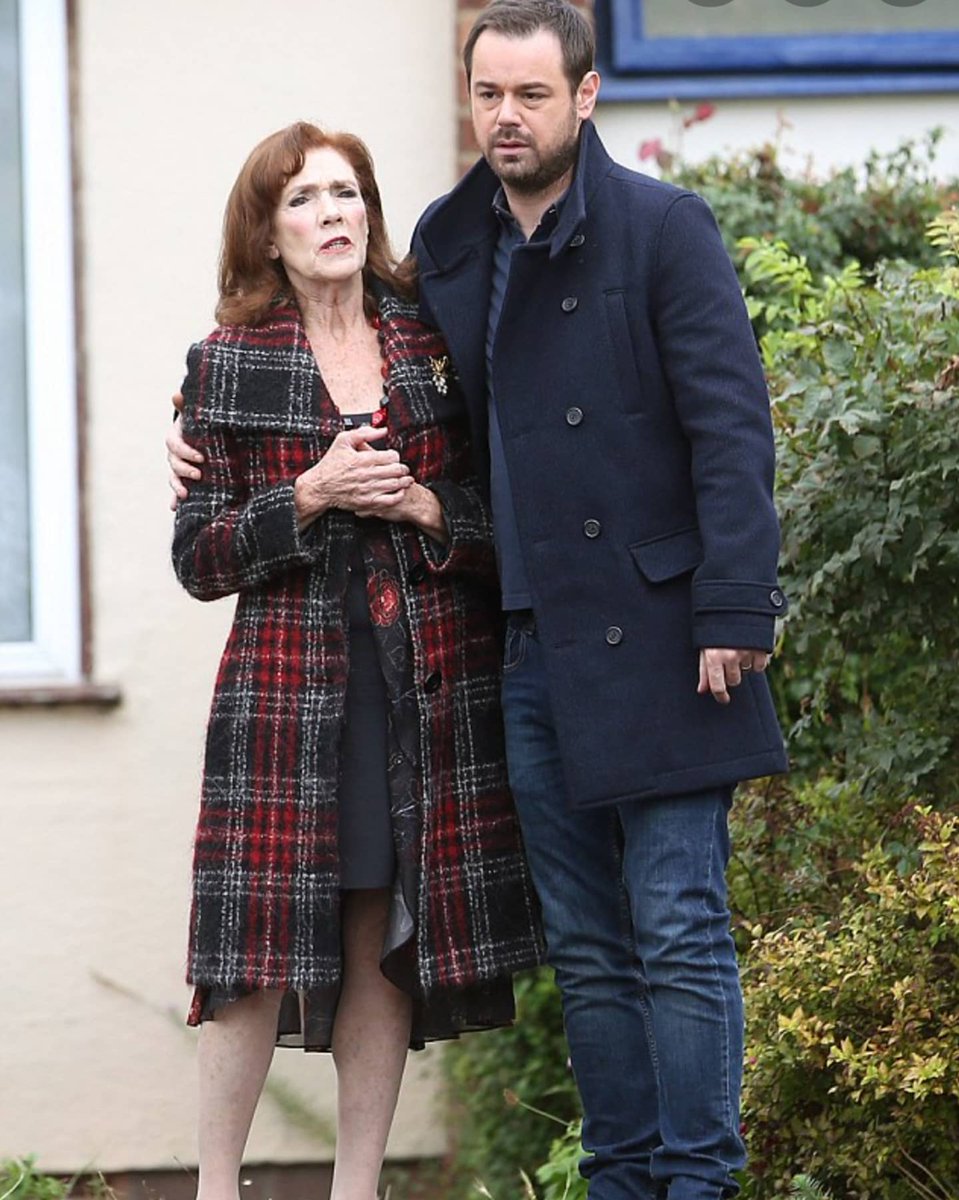 sequinedmoon's tweet photo. Saturday 27th March 7pm @TheLindaMarlowe joins @MistyMoonEvents to chat about her amazing life and career in #tv #film and #theatre 🎭🌙✨ Here she is as Sylvie Carter in #EastEnders For tickets click on the link 🎟️ #berkoffswomen #bigzapper #tvsoaps https://t.co/9Xl2TeI0Yu https://t.co/0haNEypPa1