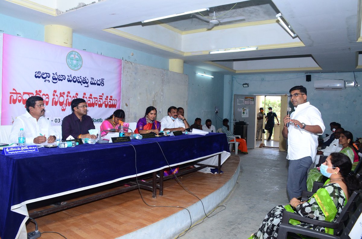 Chiranjeevibes1's tweet image. ఈ రోజు జరిగిన జెడ్పీ సమావేశంలో మాట్లాడుతున....
*జడ్పీటీసీ చిలుముల శేషసాయి రెడ్డి అన్న గారు*
*Chilumula Seshasai Reddy*
*ZPTC Chilepched*
*Medak*