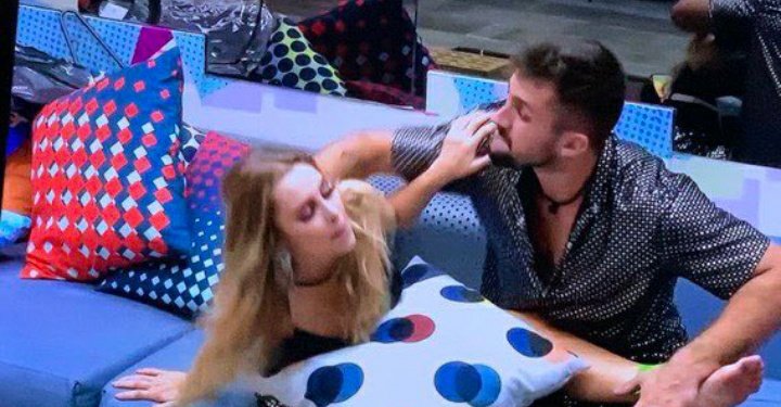 GllauRamos's tweet photo. Esse cara é a representação perfeita de um branco hétero top,dito cidadão de bem. Um baita cuzão e que existe em grande quantidade aqui fora, infelizmente.

#ArthurExpulso #BBB21 NAO E NAO https://t.co/33CzmLKu0o