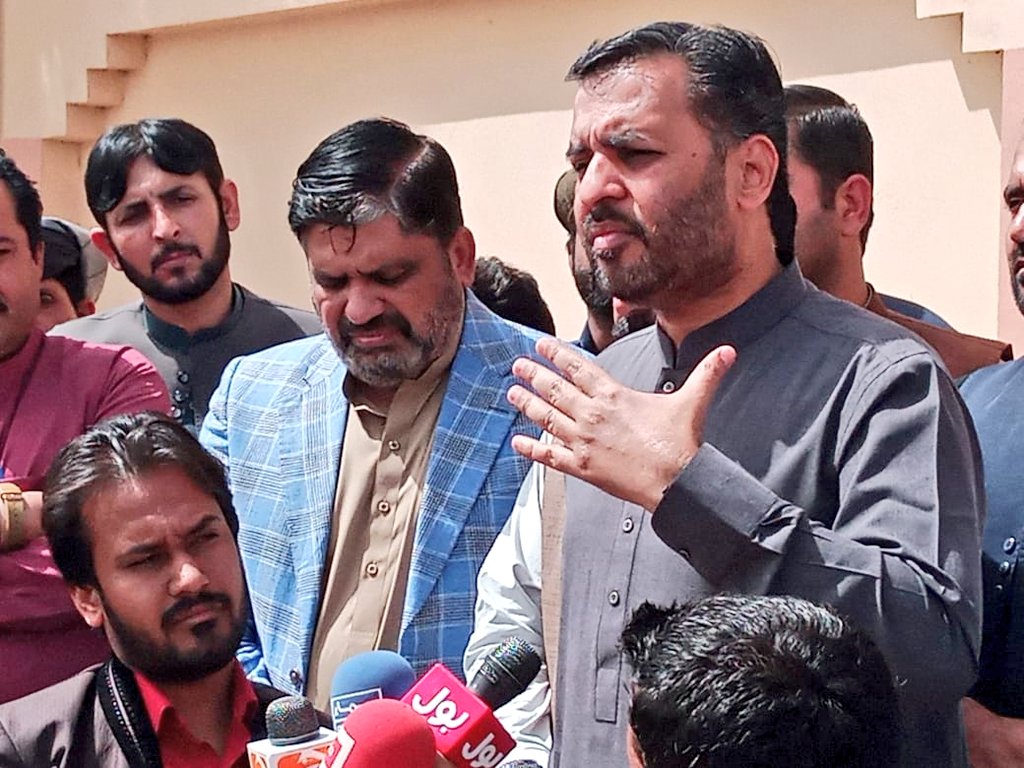 MQMPUpdates's tweet photo. پاک سرزمین پارٹی کے چیئرمین سید مصطفیٰ کمال کی کوئٹہ انٹرنیشنل ایئرپورٹ پر میڈیا سے گفتگو، اس موقع پر صدر PSP انیس قائمخانی اوردیگر مرکزی رہنماء بھی موجود ہیں (21.03.21)

@KamalPSP 
#PSP #MustafaKamal #Quetta #PSPQuetta #Pakistan https://t.co/lrAkfyXvZh