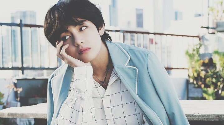 astralsvk's tweet photo. #taekookau where Jungkook discovers that his darling, down to earth boyfriend, is actually rich. 

Not doctor rich, but more...

...my-parents-developed-half-of-Singapore, rich.

Taehyung, his boyfriend who unironically wears crocs. https://t.co/hQxuUcW6QF