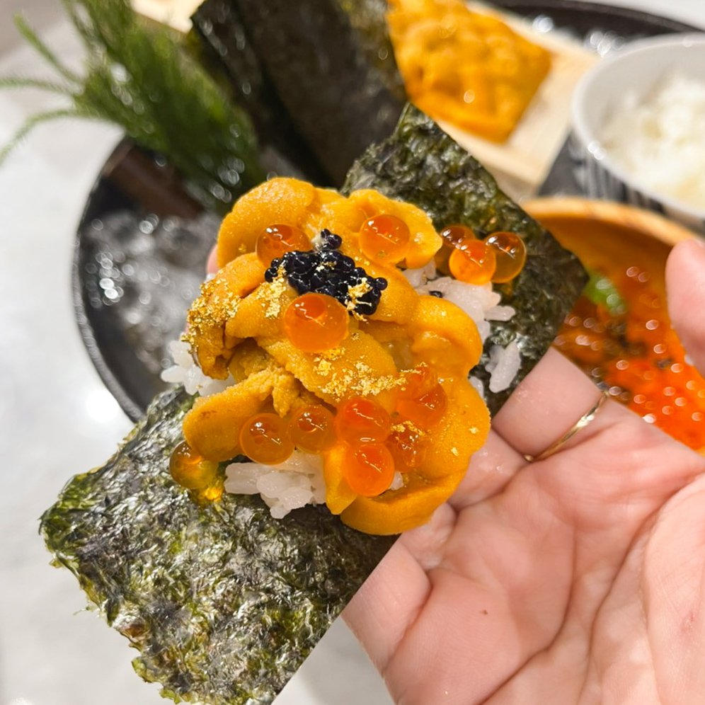 konbahpackage's tweet photo. อูนิร้าน​ Sushi Seki หวานไม่ไหวแล้ว​ แบบฟินมาก เริ่มแค่​ 999.- เอง​คุ้ม​ อร่อย​ อูนิพันธุ์ Murasaki คือเนียน ละลาย​ครีมมี่สุด​ อยากกินอีก​ 10 กล่อง​ งือออ https://t.co/kRgGKlB1FZ