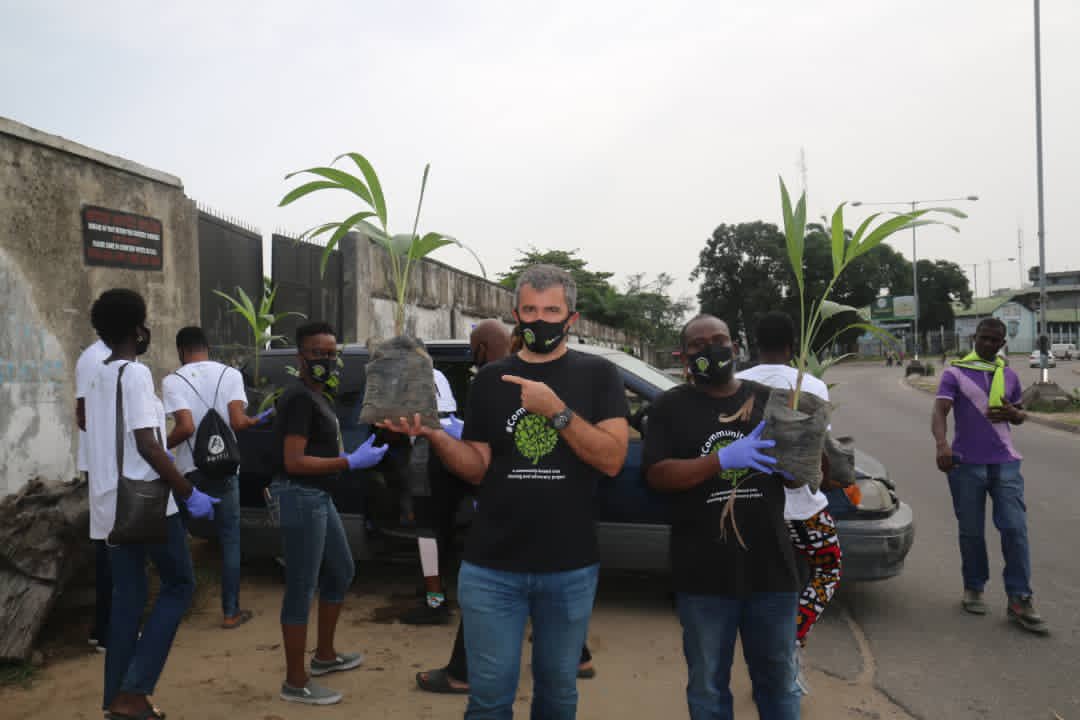 UKinNigeria's tweet photo. Ahead of #COP26, on 2021 #InternationalDayOfForests, under the theme "Forest restoration: a path to recovery and well-being”, we joined our #Nigeria4Nature partners @SustyVibes to plant trees for their #Communitrees initiative which aims to plant #5000Trees in Lagos & Abuja. https://t.co/30xuYY3iCm