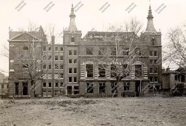 Eleanor Road School, Hackney, showing bomb damage to school building, 20th/21st September 1940. School Opened 1898 for 295 B, 295 G, 310 I from Lamb Lane Inc. temp. accn. for 20 B, 20 G in 1913. Reorg. 1927/32 for 300 JM, 262 I, and again 1936/38 for 510 SB. Closed by 1947.