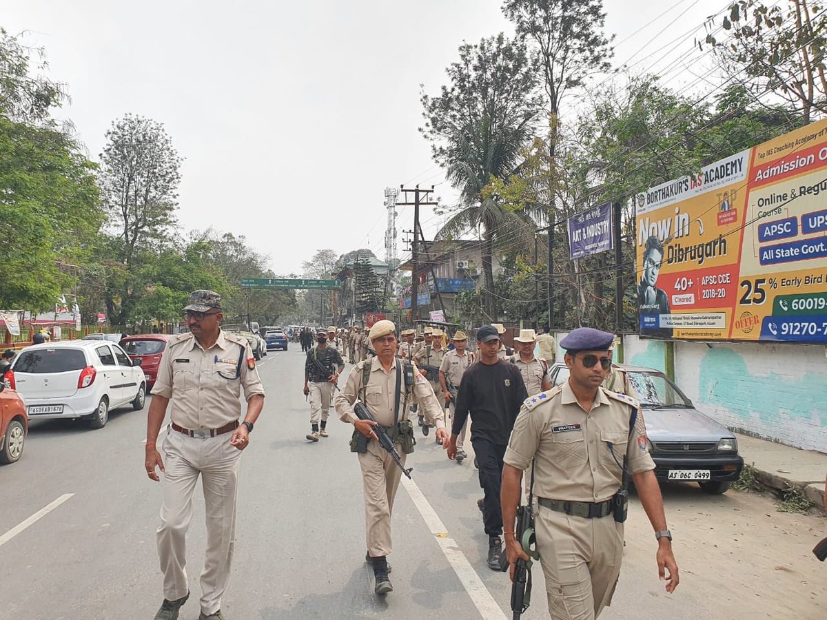 gpsinghips's tweet photo. Confidence building marches with ⁦@assampolice⁩ and CAPF teams led by Deputy Commissioners and Superintendents of Police. ⁦@dibrugarhpolice⁩ ⁦@cacharpolice⁩ ⁦@dccachar⁩ https://t.co/1AN8CE93Ey