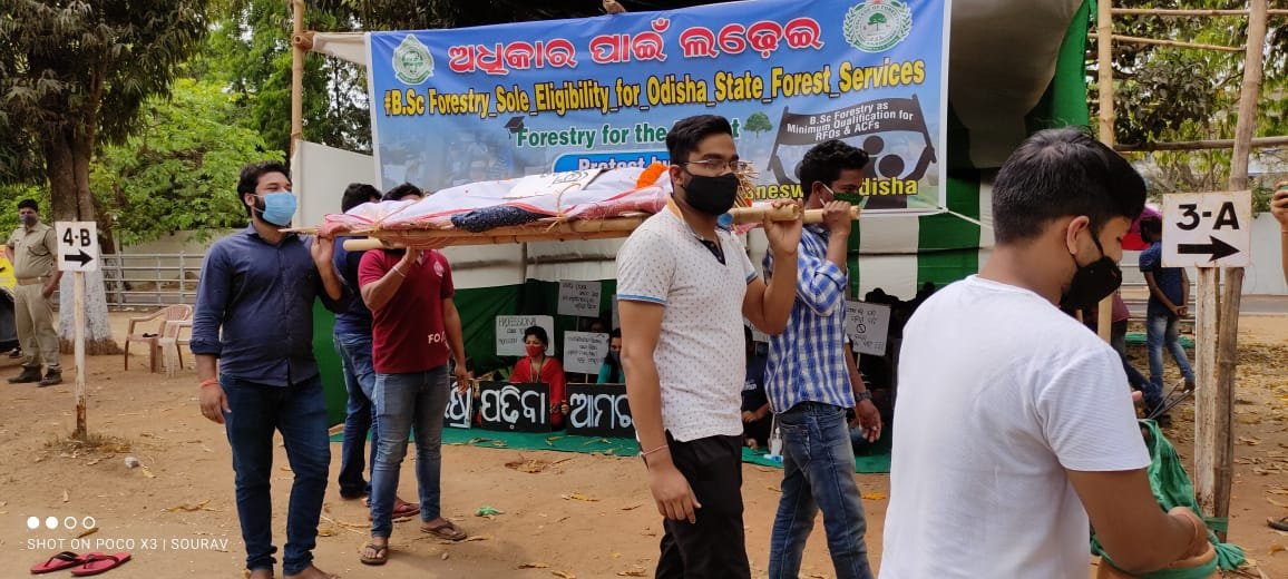 RPremila2's tweet photo. 28th day trying to wakeup the government yet the government is deep in slumber neither waking up nor coming to meet the students.
#BScForestry_Sole_Eligibility_for_Odisha_State_Forest_Services 
@PMOIndia
 
@moefcc
 
@CMO_Odisha
 
@BKArukha
 
@dr_arunsahoo
 
@PrakashJavdekar https://t.co/UUTOSqBnBI