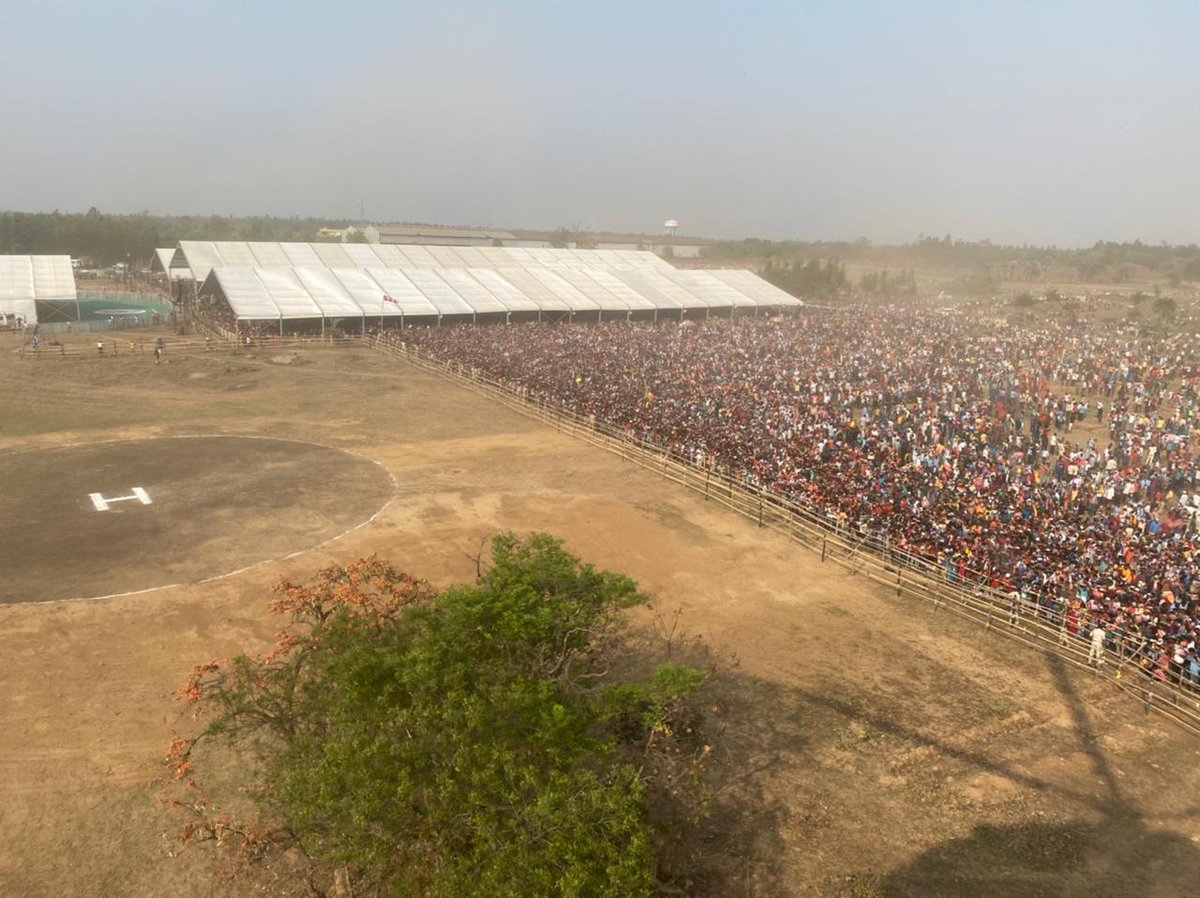 BJP4India's tweet photo. बांकुरा की ये तस्वीर साक्षी है कि बंगाल के लोगों ने ठान लिया है- दो मई, दीदी गई।

#BanglayAscheBJP https://t.co/b1MY77f6S0