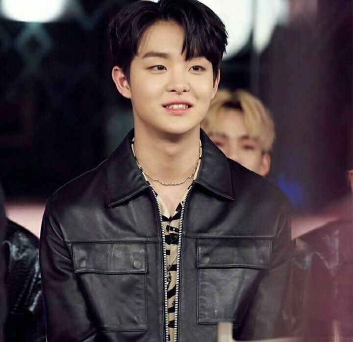 HAPPY JIHOON DAY ❤

Hbd ganteng 

#SexyCutieLeaderJihoonDay
#지훈이의_스물두번째_봄을_축하해 
#트레저 <a href="/treasuremembers/">TREASURE</a>