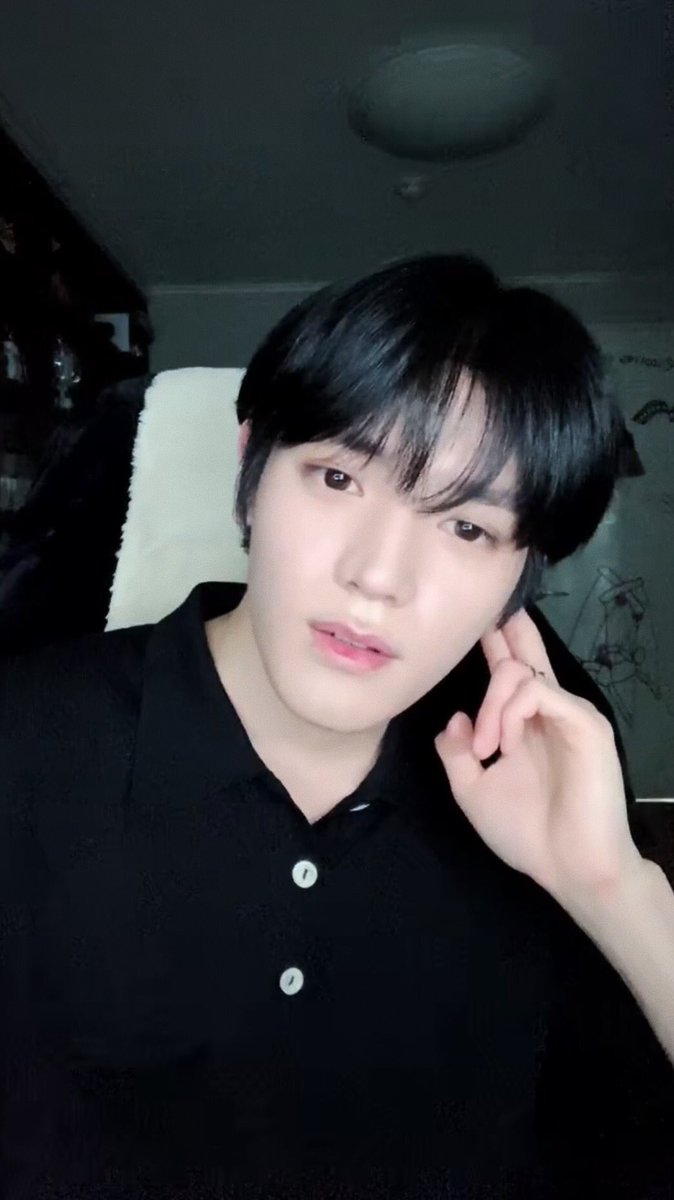 VSCOXTAETEN's tweet photo. 🖤🤍

You’re really good looking. 🥺

#TAEYONG #태용 https://t.co/Si3yHZgFO3