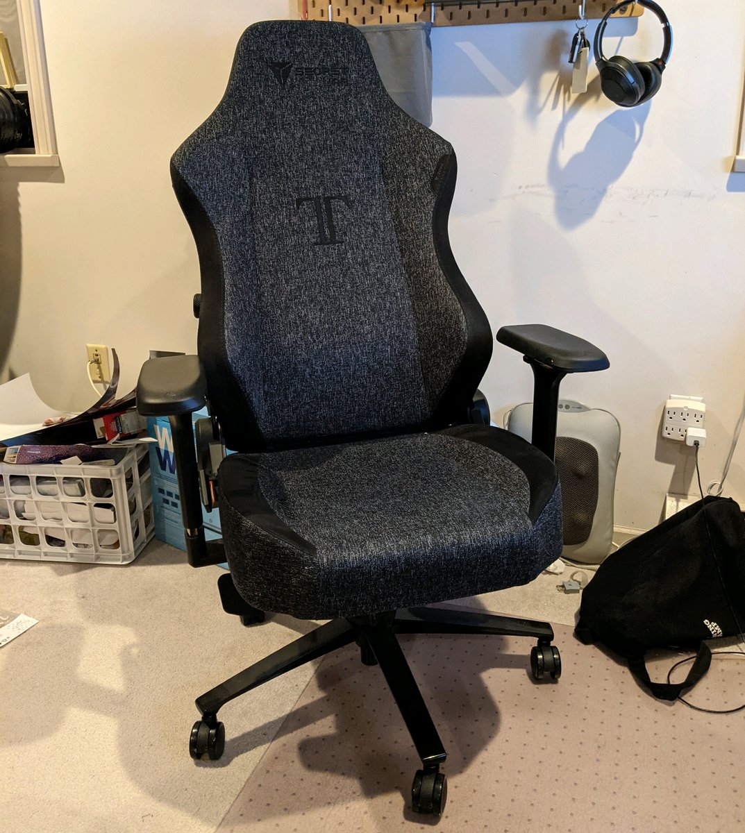 MizuRyuu's tweet photo. Loving this new chair #Secretlab https://t.co/MbPTZkK4Yj