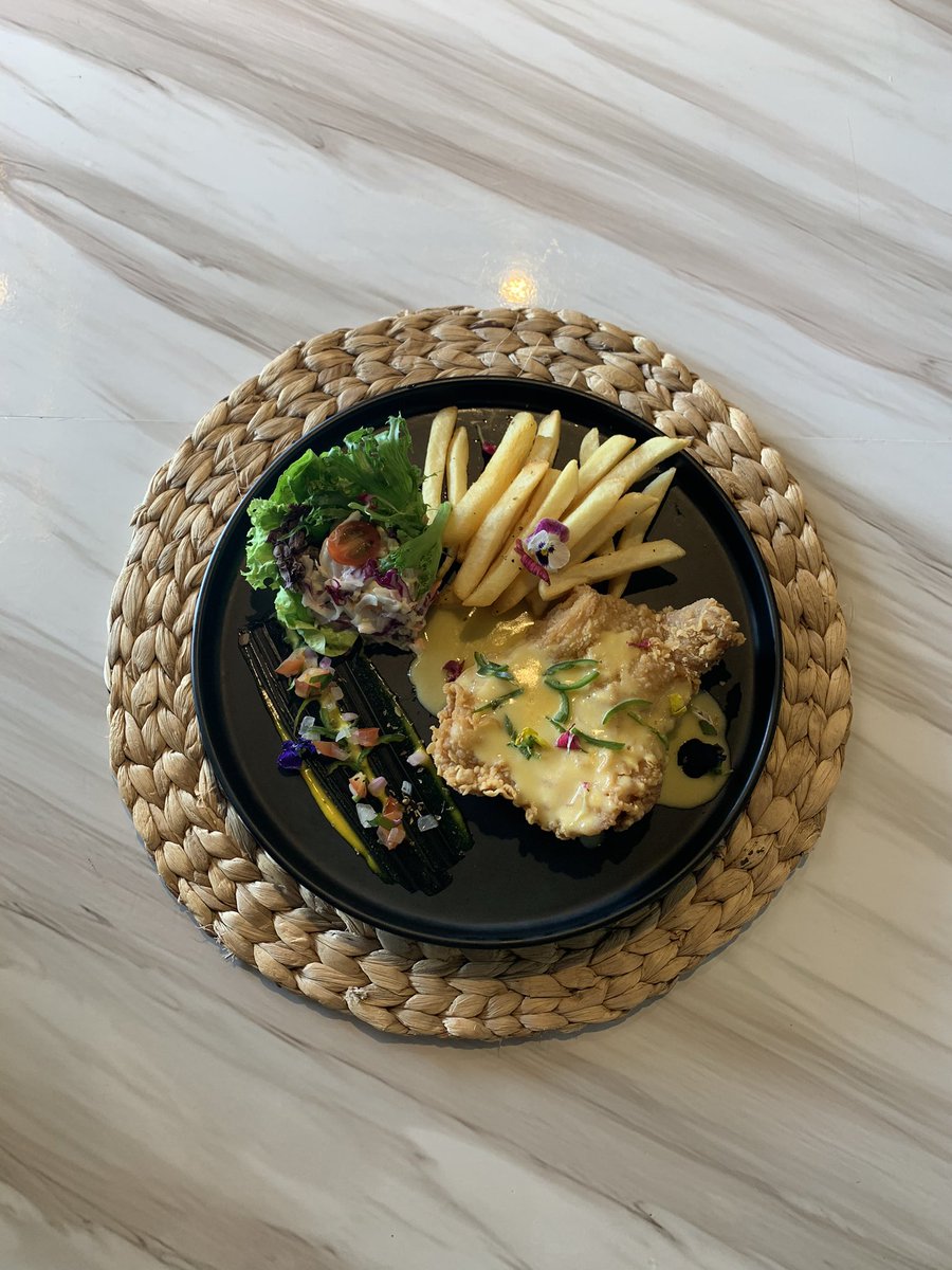 zain73958741's tweet photo. Assalamualaikum&amp;Hi everyone
We are open as usual today during PKPB from 11AM-10PM 
Strictly kindly follow the SOP as entering the premise
We’re located at Plaza Jelutong, Bukit Jelutong
➡️Instagram: @chepschickenchop
➡️Facebook: Chep’s Chicken Chop #foodie #shahalam #chickenchop https://t.co/P5u6LwqPRe