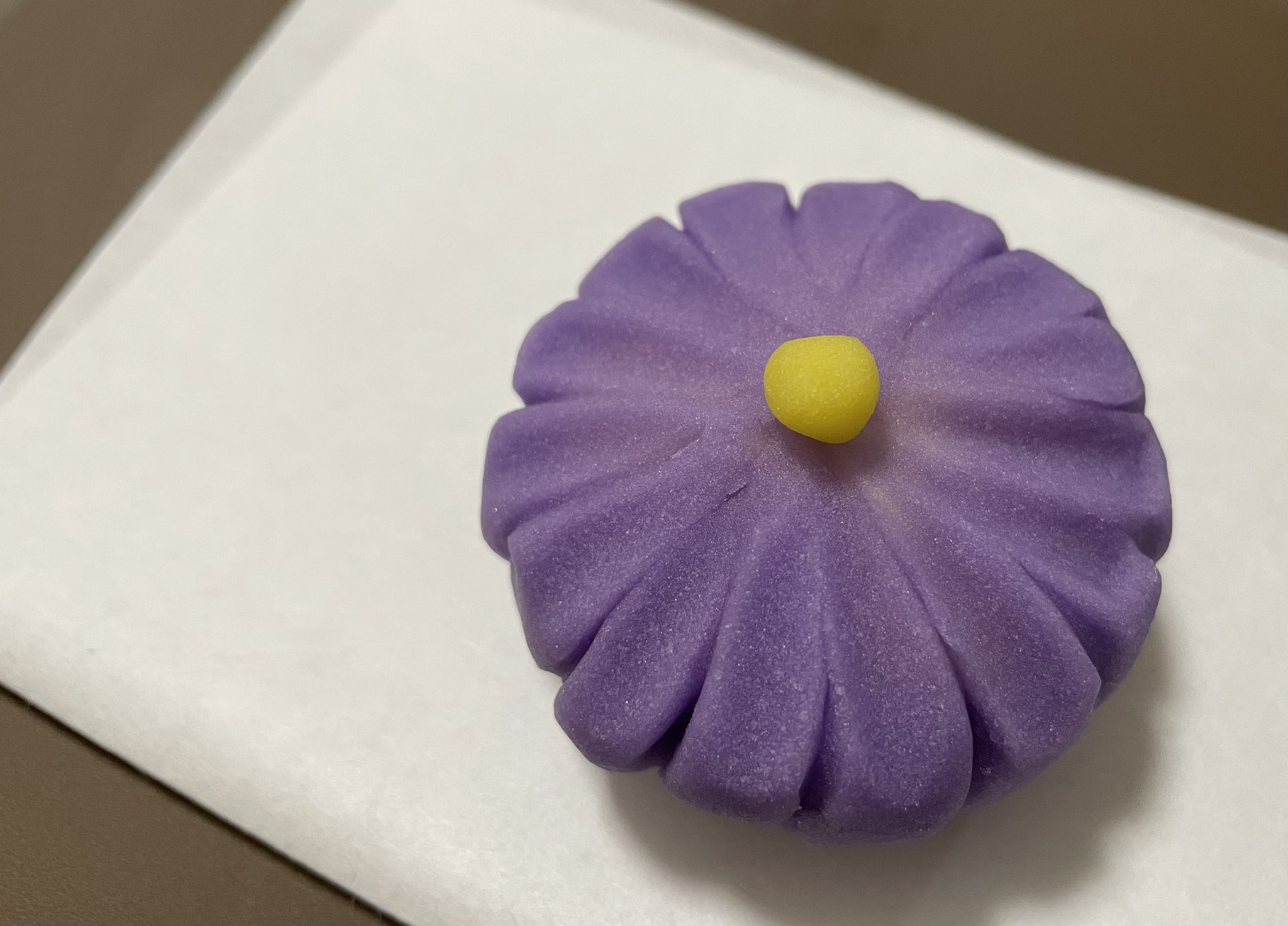 佐藤 委子 Tomoko Sato 自宅で気軽に和菓子作りができるキット おけいこばこ で上生菓子に挑戦 先生の美しい見本とは程遠い感じになりましたが 楽しかったー ๑ ᴗ おけいこばこ 行松旭松堂 和菓子 動画でお稽古 桜餡 キャンディタフト 花