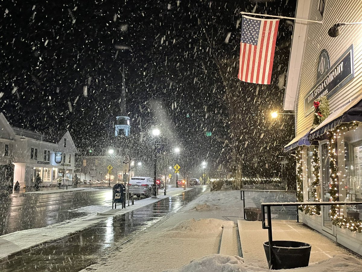 Stunning Saturday snow in Stowe, VT! @ericfisher @JimCantore @spann @TylerJankoski @StoweMtResort @LiamWBZ @WXKnapper @NWSGray @capecodweather @RyanBretonWX @VermontJen @MichaelPageWx @TimNBCBoston #VTwx #stowe #Marchsnow