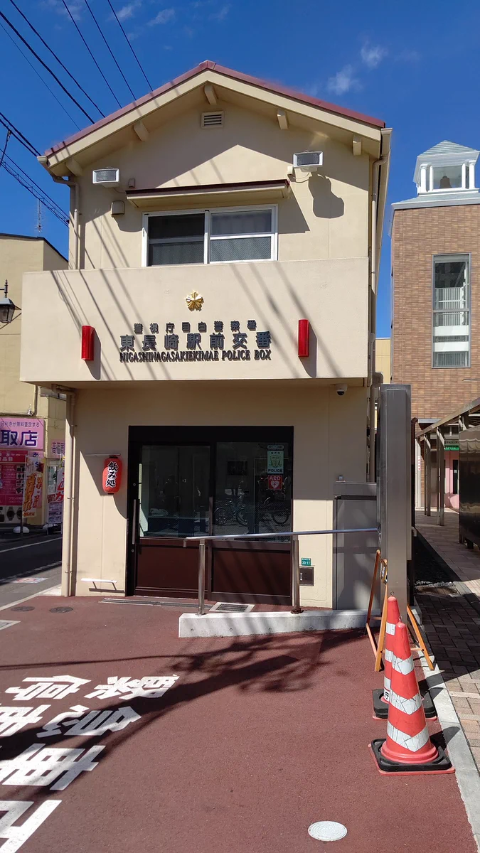 誰ですかｗ。留守中の交番に赤提灯つけた人は。