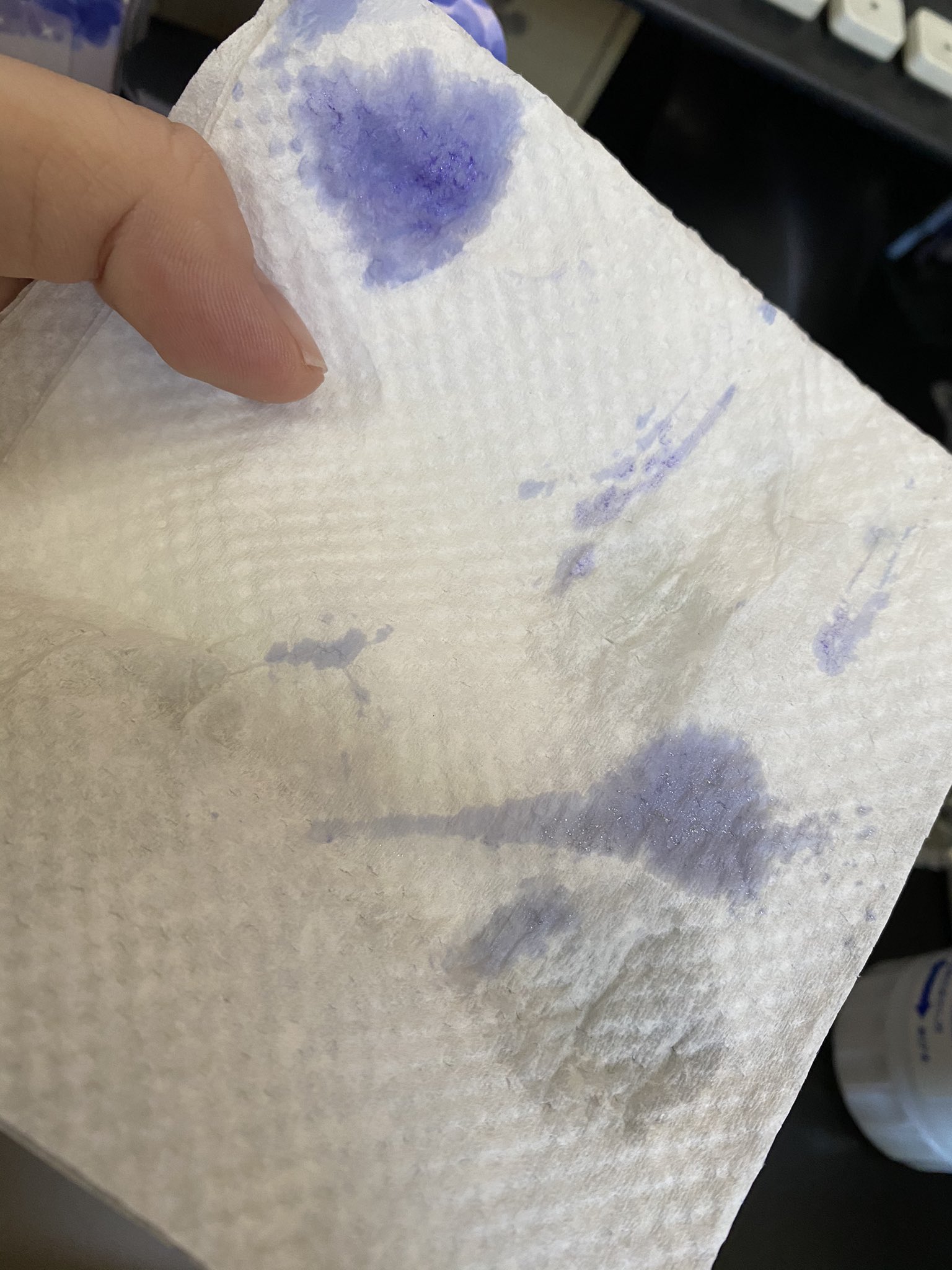 希羽 八仙花インクが届いたよ 石丸文行堂さんのam5 00と新色のam0 00 2カラーともベースは同じでラメだけが違っていて 並べるとその微妙な色差が解るという色彩感覚が試されるインク サイズが通常より小さいのでとても可愛い 3枚目は左上が5時