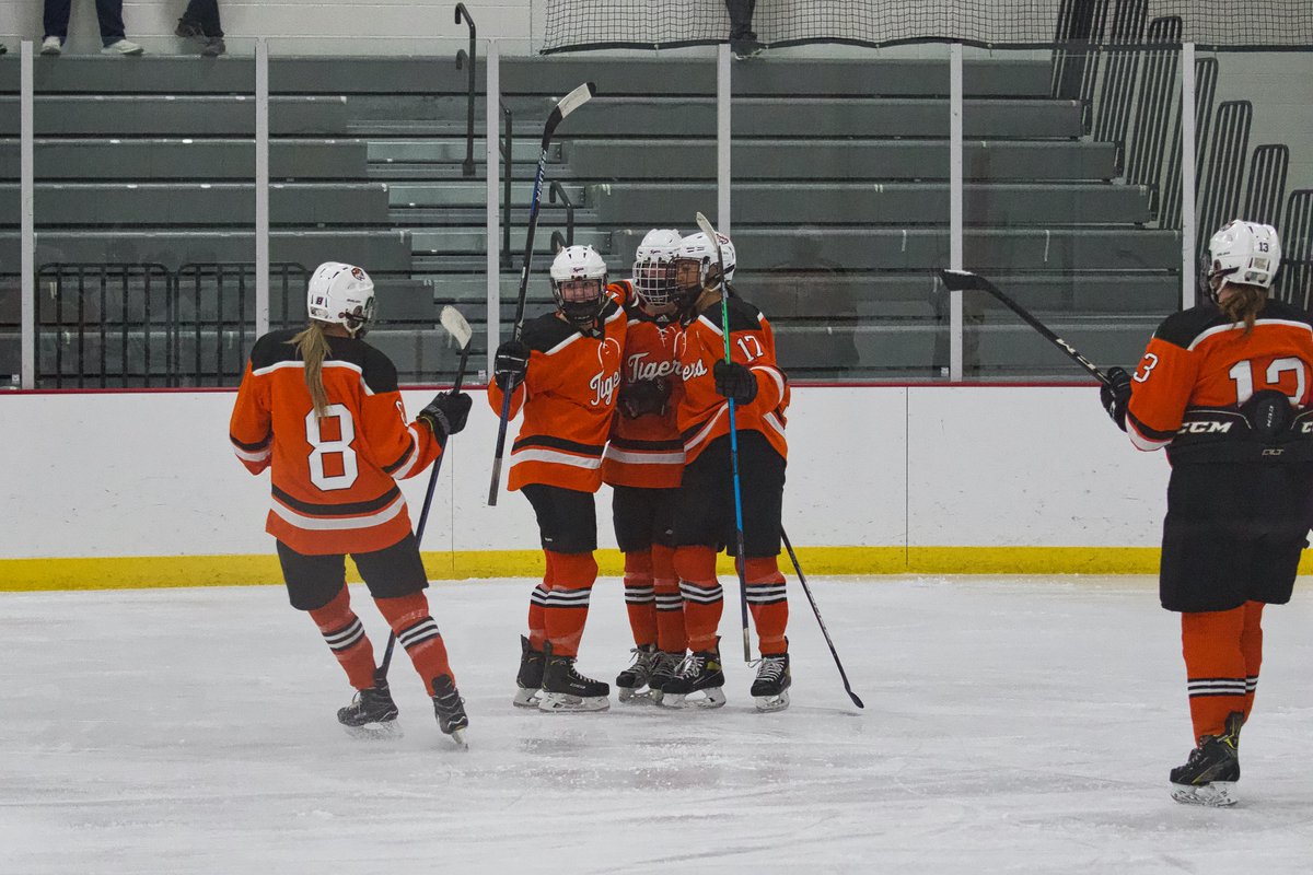 This combo has worked before. <a href="/JaydenSeifert/">jayden seifert</a> on the blast from the blue line, <a href="/sam_moehle/">Sam Moehle</a> on a redirect from the slot for the goal! Tigers tie it 1-1 early in the 2nd! Way to go Sam! <a href="/FHSghockey_/">FHS Girls Hockey</a>