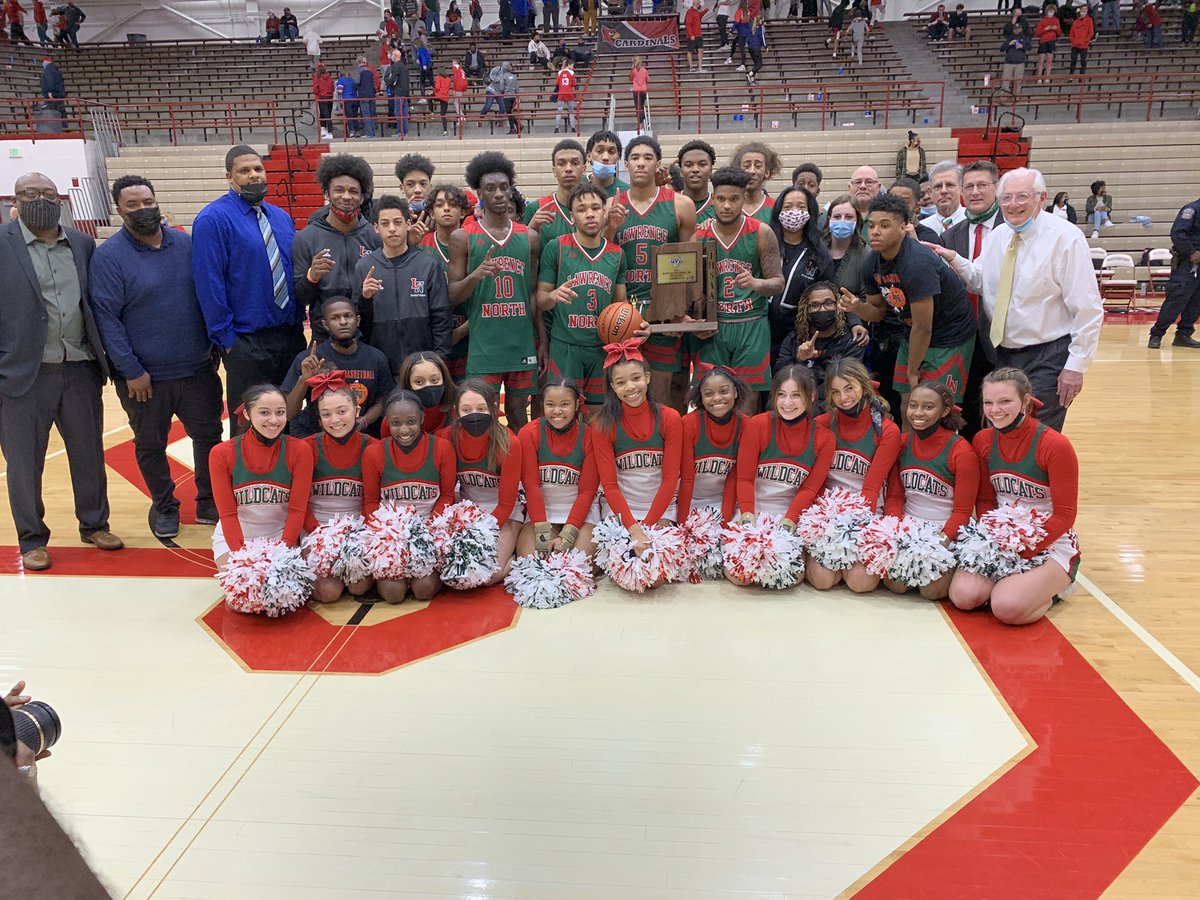 lnwildcats's tweet photo. IHSAA Regional Champions! Lawrence North defeated Plainfield 43 - 39 to advance to the Final Four! The Wildcats will play the Semi-State game next Saturday against the Bloomington South/Evansville Reitz winner.  @LNHSwildcats @LNFanSection_ @LNBoysHoops @WildcatCheer76 https://t.co/ce15SGrmFf