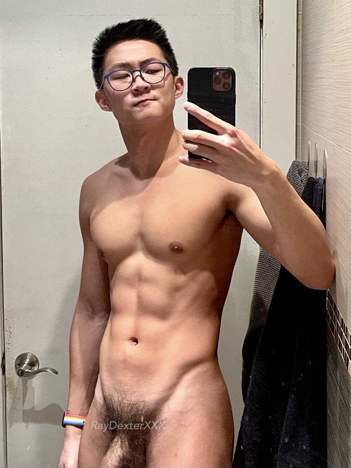 Bathroom lighting hits different 🛁🪞✨ https://t.co/yIzST8i2oh