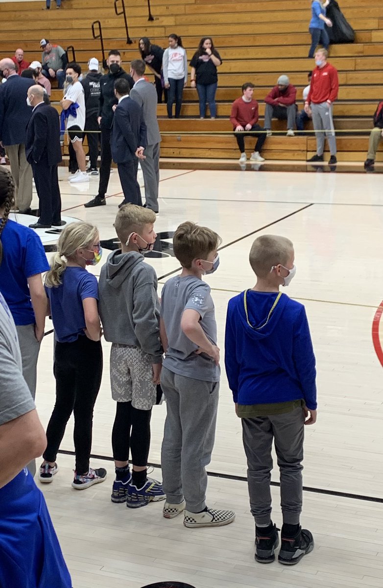 DK_kamp3's tweet image. Hounds win!  #NeverGiveUp @CarmelMBB @carmelathletics @Coach_Osborn @CarmelPupsBball @petersuder1