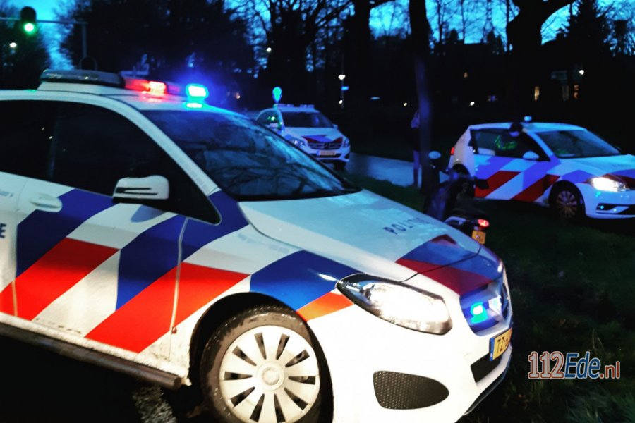 Bromfietser onder invloed van drugs crasht tijdens achtervolging door #Ede. 112Ede.