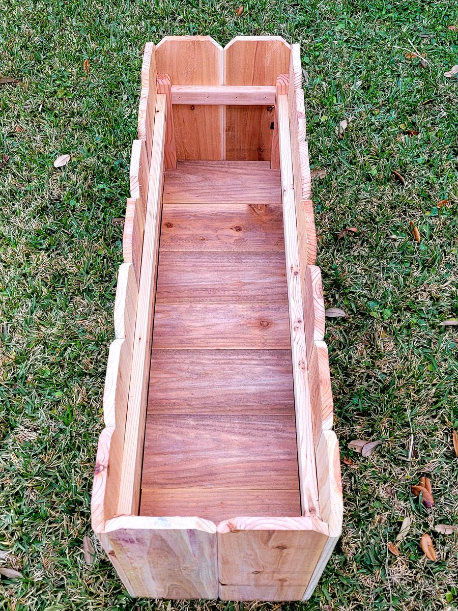JosephsWoodwork's tweet photo. Grow your flowers, herbs or veggies in one of my sturdy cedar planter boxes! 🌿 https://t.co/zLYearbixf