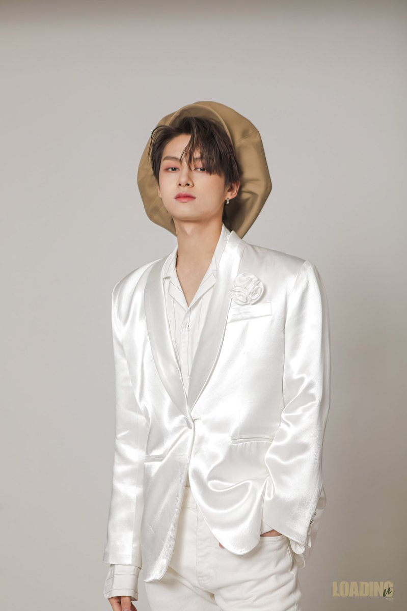miwon17_'s tweet photo. Jun in this white silk suit &amp; beige beret for LOADING U. ✨📸 @pledis_17 https://t.co/AlgokbMwct