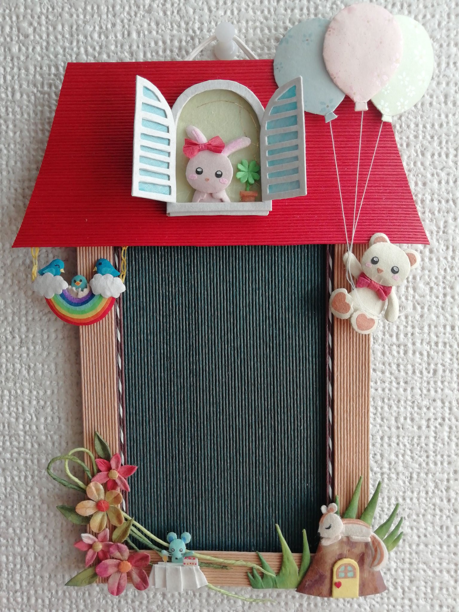 Kanatsuki メルヘンなフォトフレームが欲しかったので 自分で作ってみました 子どもの写真を入れる予定です クラフトバンド ペーパークラフト フォトフレーム Papercraft Photoframe 思い出 写真 メルヘン T Co Vq5u1b323m