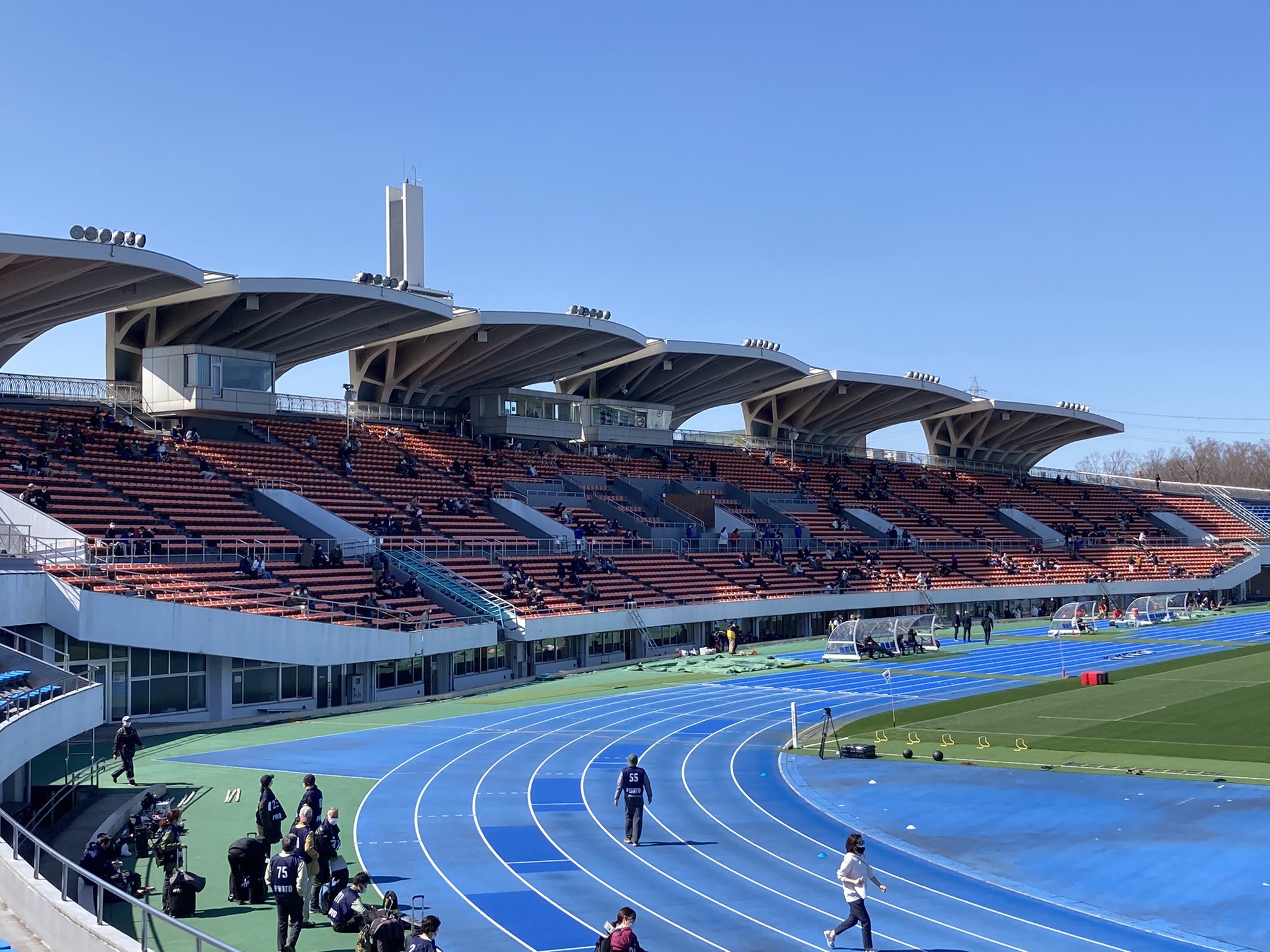 טוויטר Hideki Takahashi בטוויטר 駒沢オリンピック公園陸上競技場 雲ひとつない素晴らしい天気 ちょっと風が強い感じです T Co Apkw3u2i6z