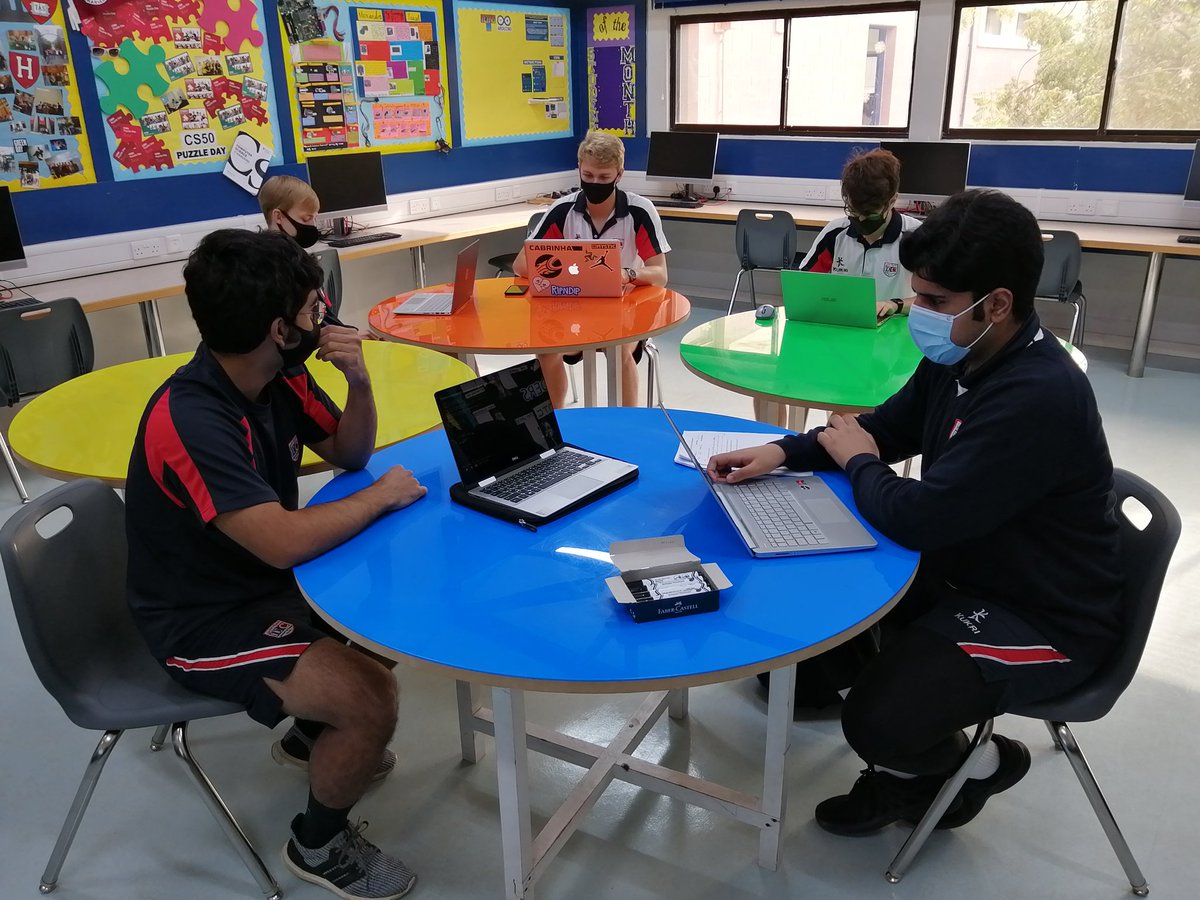 DCol_CompSci's tweet image. Socially distanced #Yr12 #computerscience students interviewing each other #technicalinterviews