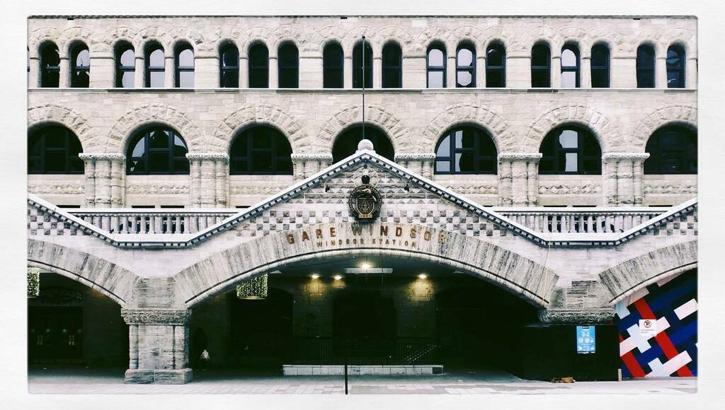 DucCNguyen's tweet photo. The Windsor Station, 1889 by Bruce Price architect who chose a Romanesque Revival style for the building
#insiderMTL #ArchMTL #HeritageMTL @HeritageMTL @Montreal #WindsorStation #BrucePrice https://t.co/LMCSyyYrTE https://t.co/spHkfXj0os