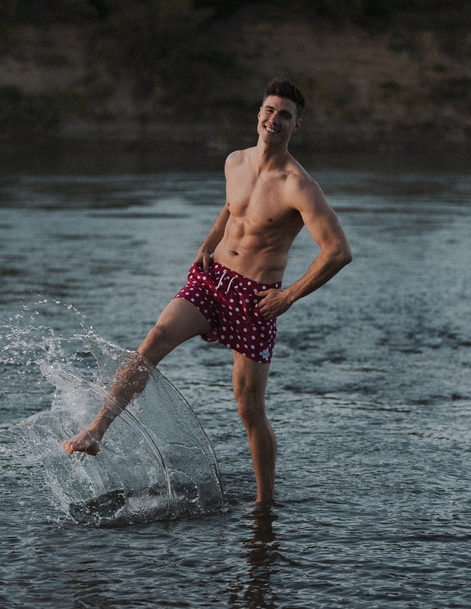 MrPeaksNValleys's tweet photo. See my feature on gorgeous Canadian DORIAN REEVES by Katherine Kingston.   "Accidental Beach" can be found in the Oct, 2019 issue of PnV's Fashionably Male Mag.  https://t.co/GMj6P80FjS https://t.co/chUqXphihN