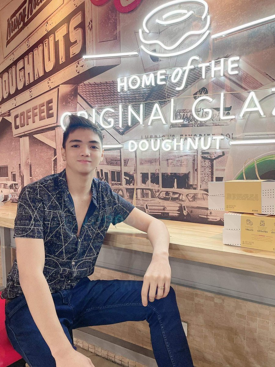 therealcerjay's tweet photo. Peace begins with a smile. 👌🏻☺️ https://t.co/3xIy6dqVTH