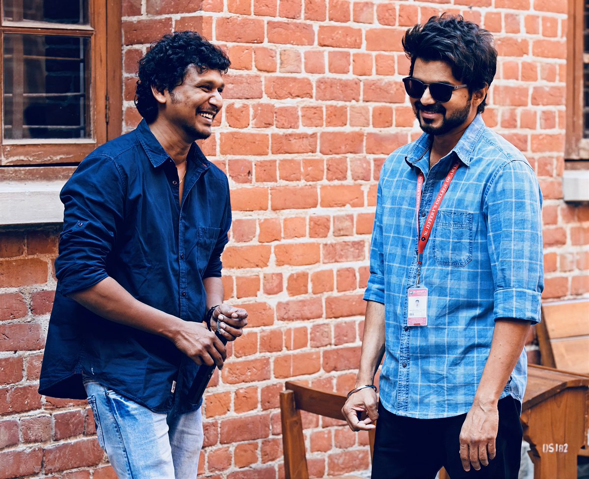 TvcOffl's tweet photo. Happy Birthday @Dir_Lokesh Bro❤

#HappyBirthdayLokesh
#HBDLokesh #HBDDirectorLokesh #HBDLokeshKanagaraj 

@actorvijay || #Master || #MASTERBlockBuster50Days || #MasterTheBlaster https://t.co/LHTnz0SK6n