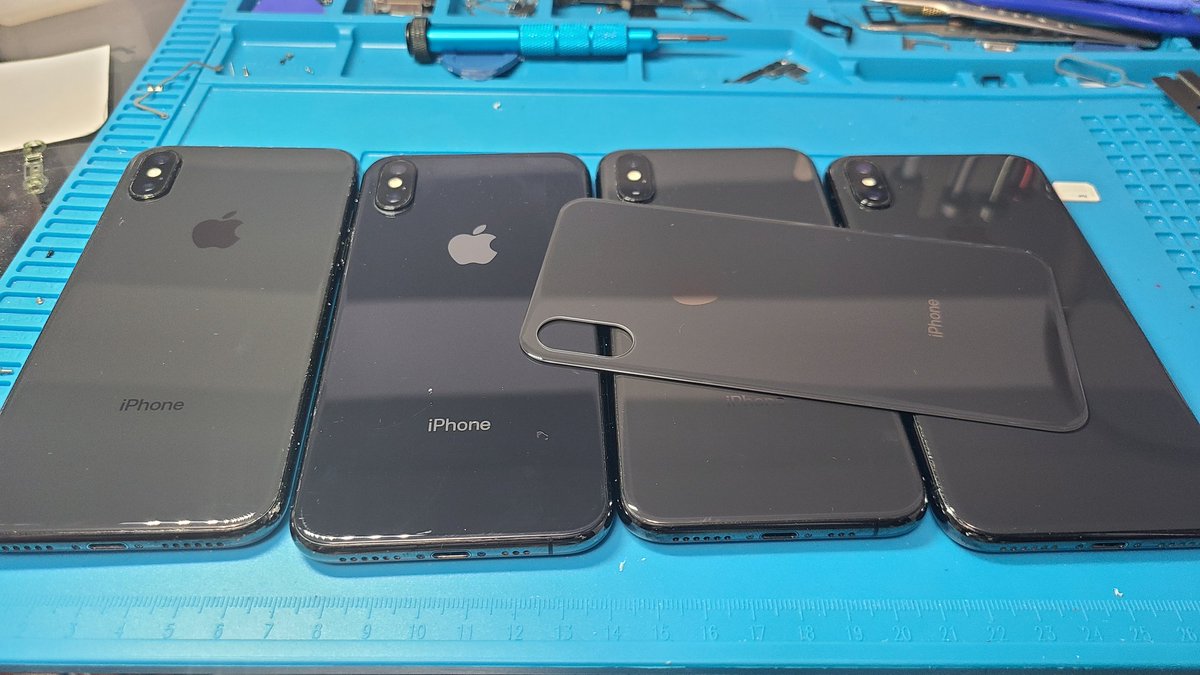 LB00001's tweet photo. @phoneserviser1 No bro it's cheap chinese back glass, I got 1 last week for 3$ https://t.co/am8rPVSTZN