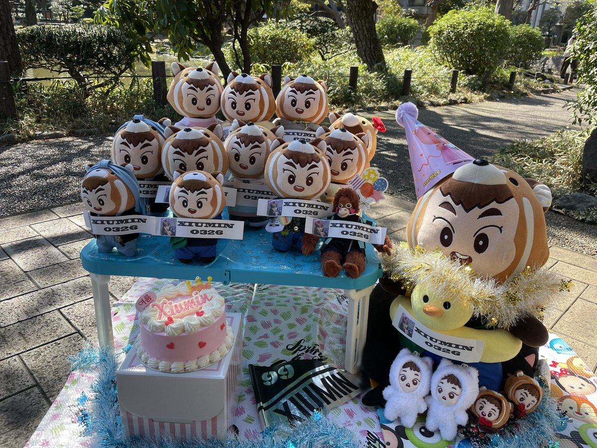 xiuxiumingul's tweet photo. 생일 축하합니다 ~~~❄️❄️❄️🎉🎂🎁🧸💓💓💓

#XIUMIN  #xiumin𓃰  #밍구리 https://t.co/TEQOOazzQt
