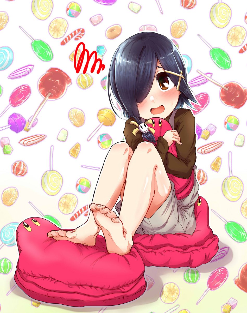 ケケワン ハッピーホワイトデー 瀬良ちゃんにはいくらでも何でもプレゼントしたいです ホワイトデーのプレゼントって色々な意味があるんですよね 勉強になりますね 持ってるのはマシュマカロンのクッションです 3個なのはマシュマカロンだからです