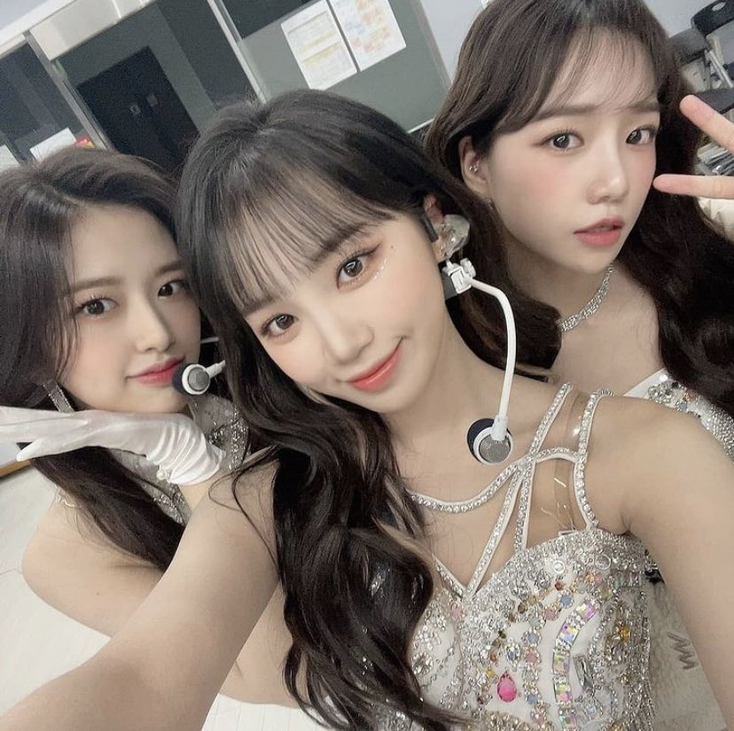 kim chaewon pics tweet media