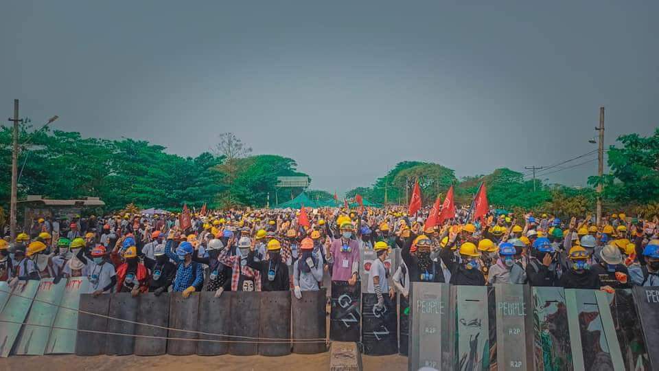 Look at the amount of people protest against the Military terrorists group's SAC in HlaingTharYar,
Yangon!!! It really looks like the People Ocean!!! What a huge crowd!!!

LOCOMOTIVE XYZ

#WhatsHappeningInMyanmar
#Mar14Coup