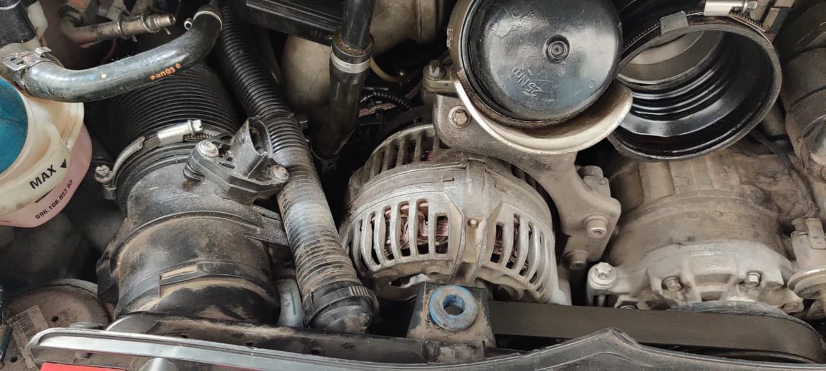 RainMotorenWork's tweet photo. Did you know one of the most common check engine light repairs is replacing the oxygen sensor? #Porsche 911

A faulty oxygen sensor can also lead to as much as 40% lower fuel efficiency,can cause damage to your vehicle’s exhaust system &amp; adversely impacts the environment. https://t.co/zgX7JVpr8y